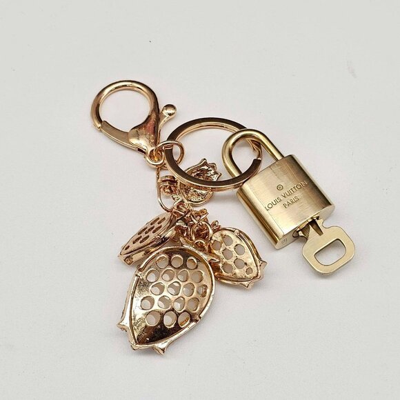 Authentic Louis Vuitton Lock & Key w/ unbranded Tulip flower Bagcharm, Keycharm - Picture 4 of 7